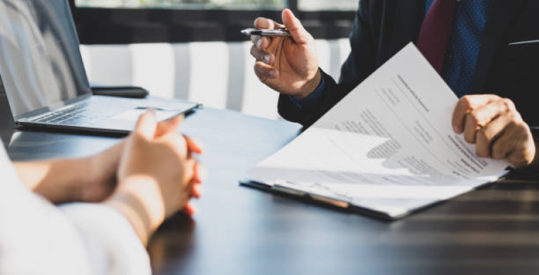 Lavoratori in appalto, sì all’assemblea nella mensa aziendale del committente