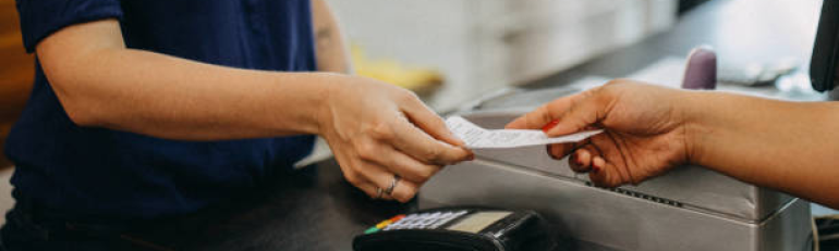 Ripetute irregolarità nella registrazione delle operazioni commerciali e lesione del vincolo fiduciario