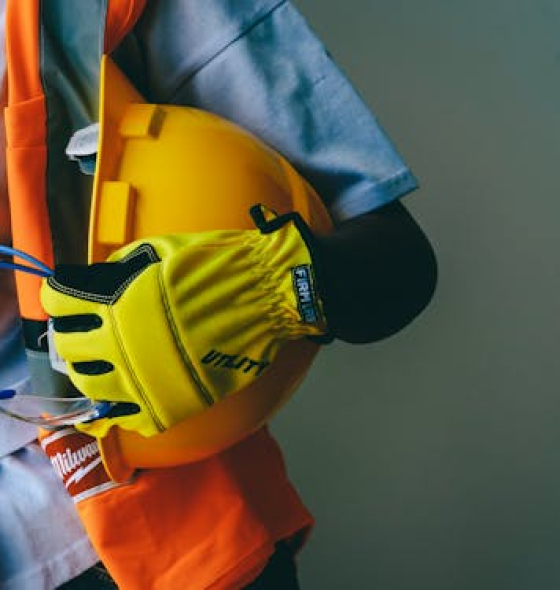 Mancata verifica dei piani operativi di sicurezza: responsabilità del coordinatore