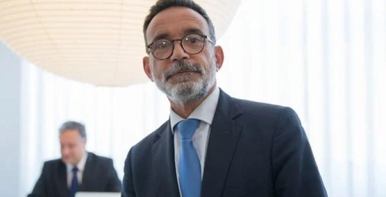 C. Cost.: Esclusione dirigenti dal divieto di licenziamento
