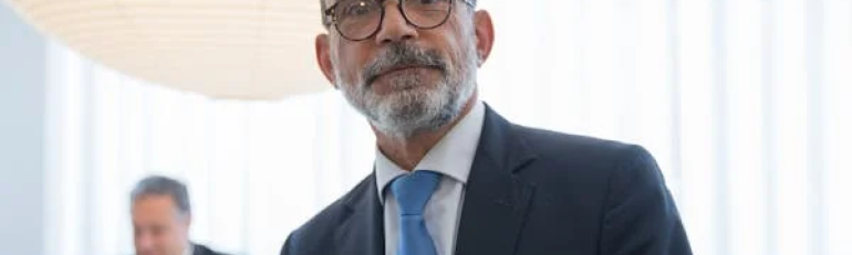 C. Cost.: Esclusione dirigenti dal divieto di licenziamento