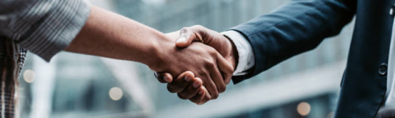 Cessione di ramo d’azienda: il giudice deve valutare gli elementi organizzativi e produttivi nel complesso