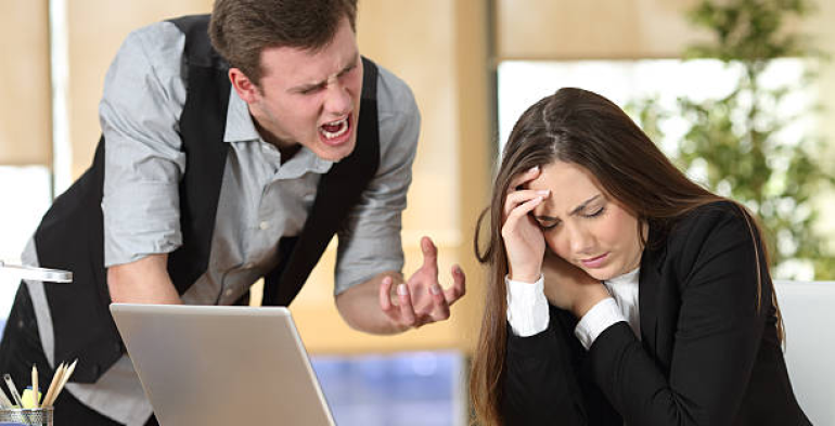Molestie sul lavoro: licenziamento legittimo anche senza precedenti disciplinari