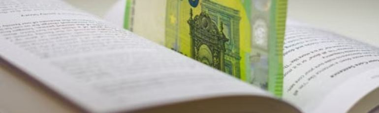 Rimborso delle spese di istruzione esente anche se pagate dal coniuge del dipendente