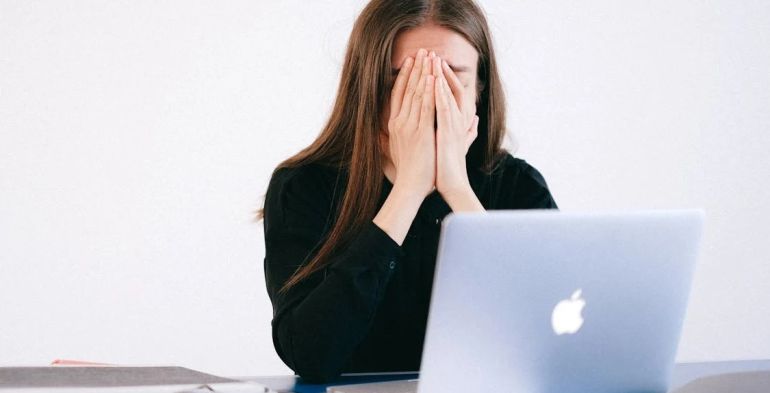 Sussistenza della giusta causa: l’elemento soggettivo non coincide con il dolo del reato oggetto di patteggiamento
