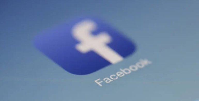 Licenziata lavoratrice che su Facebook mette frasi offensive