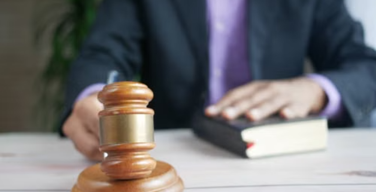 Licenziamento illegittimo, retribuzione dovuta anche se non si lavora