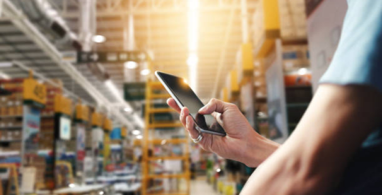 Licenziamento legittimo per l’uso dello smartphone durante l’attività lavorativa