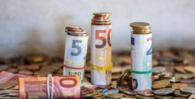 Pagamento della retribuzione in contanti? Nessun cumulo delle sanzioni giuridiche