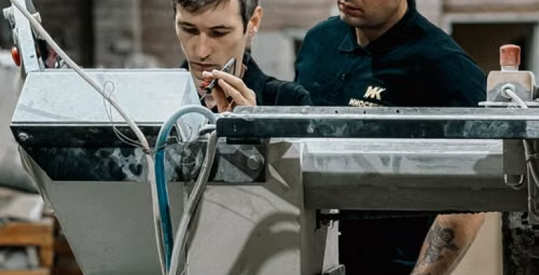 Nessun esonero contributivo se il datore di lavoro aveva già assunto il dipendente con apprendistato professionalizzante