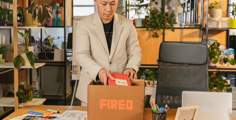 Licenziabile il condannato per stalking in famiglia