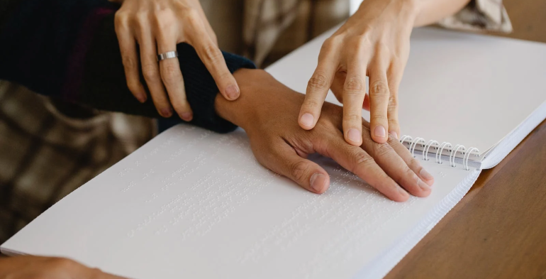 Caregiver esonerato dal lavoro notturno: disabilità non grave