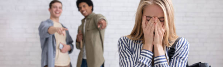 Deride la collega: legittimo il licenziamento