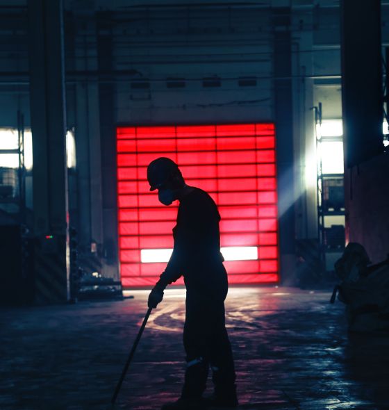 Padri e lavoro notturno: contrasto sull’esonero nel primo anno