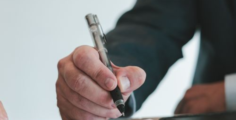 Sottrazione di file aziendali, legittimo il licenziamento in tronco