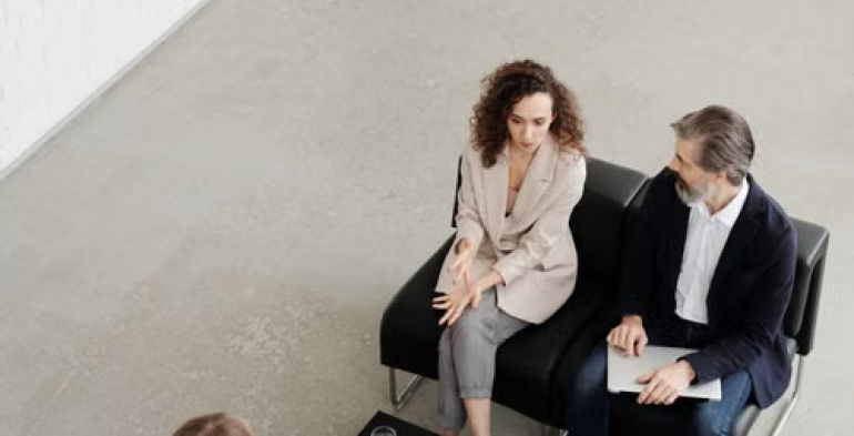 Chi sottrae soldi all’azienda può compensare lavorando gratis in futuro