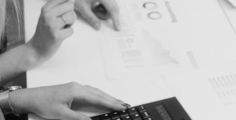 L’agenzia di somministrazione deve versare i contributi se il lavoratore svolge mansioni superiori