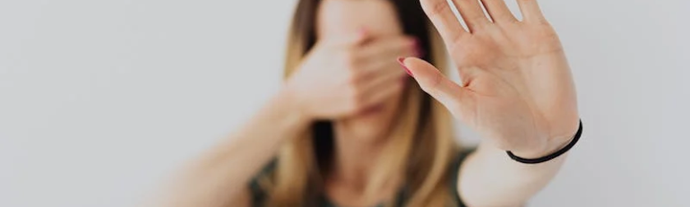 Licenziato per giusta causa dipendente per violenza domestica