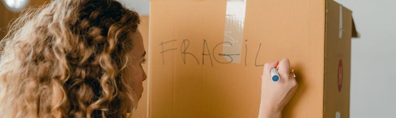 Legittimo il trasferimento del dipendente nella sede vicina per incompatibilità aziendale