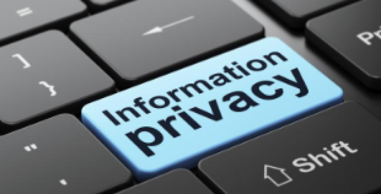 Accessi abusivi e divulgazione di dati: legittimo il licenziamento per giusta causa