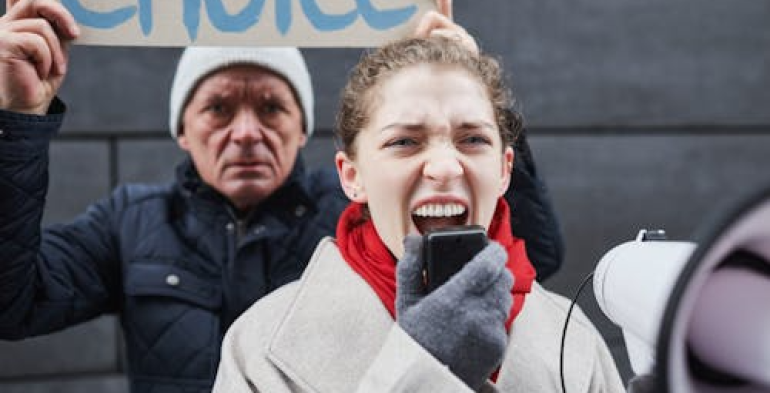 Sciopero logistica trasporto merci: applicabile la disciplina sui servizi essenziali
