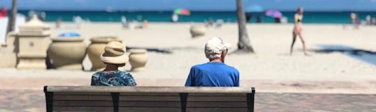 Per chi rinvia quota 103, contributi in busta paga