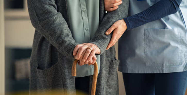 Pensione di reversibilità: illegittima la revoca senza sospensione