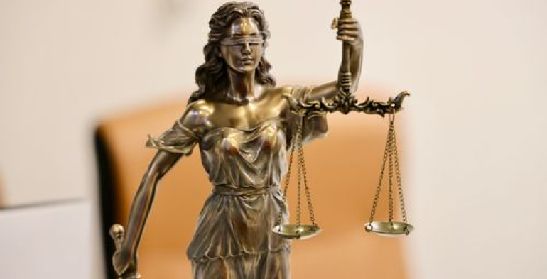 Dovere di fedeltà del dipendente: il ritardo nei pagamenti non giustifica lo storno dei clienti