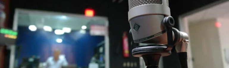 Licenziato perché parla male del datore in radio