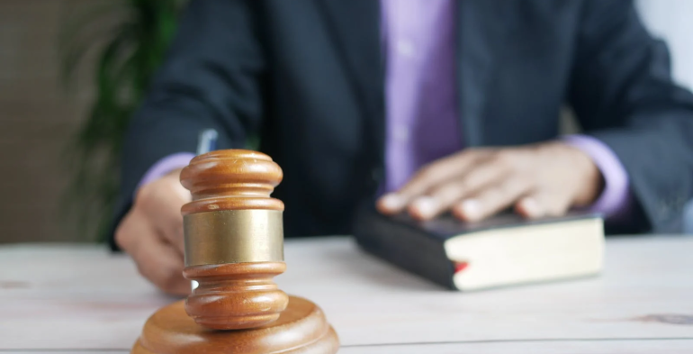 La falsa attestazione della presenza giustifica il licenziamento