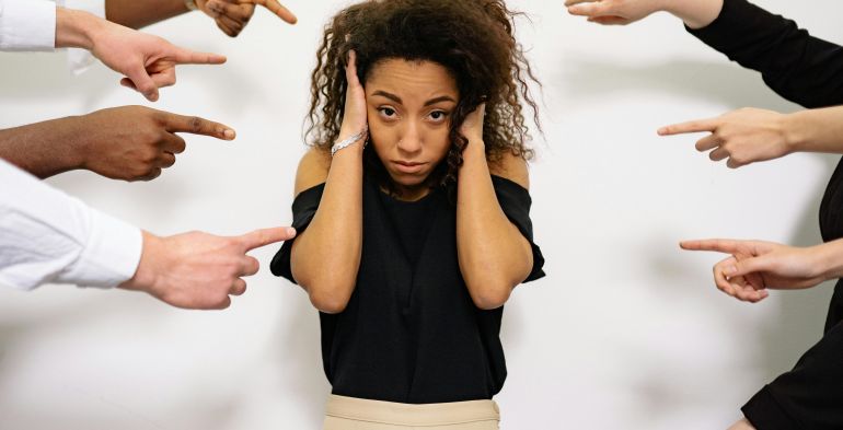 Le molestie verbali integrano sanzione disciplinare conservativa anche se non previste nel codice disciplinare