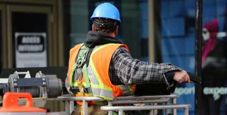 Ambiente lavorativo stressogeno: responsabilità datoriale e risarcimento del danno alla salute