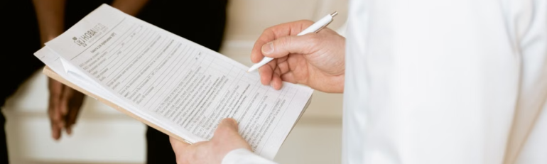 Malattia simulata, solo il medico legale può disconoscere il certificato