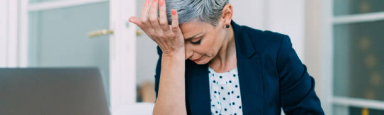 Rischia il licenziamento la donna che fa commenti sessisti al collega