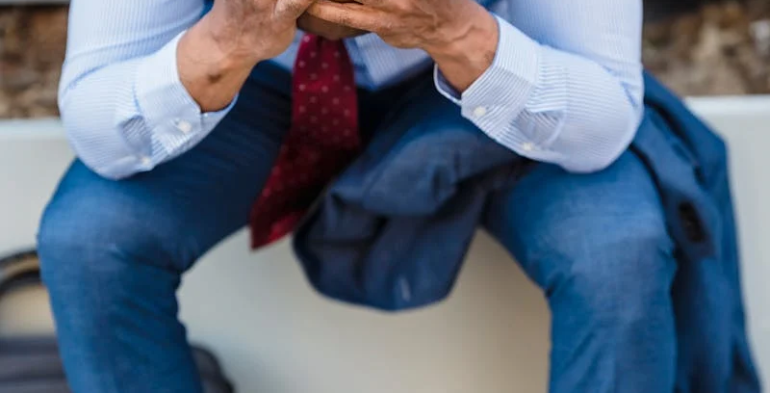 Legittimo il licenziamento disciplinare per frasi che denotano discriminazione sessuale verso un collega