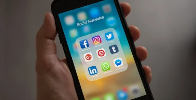 Datore offeso su Facebook
