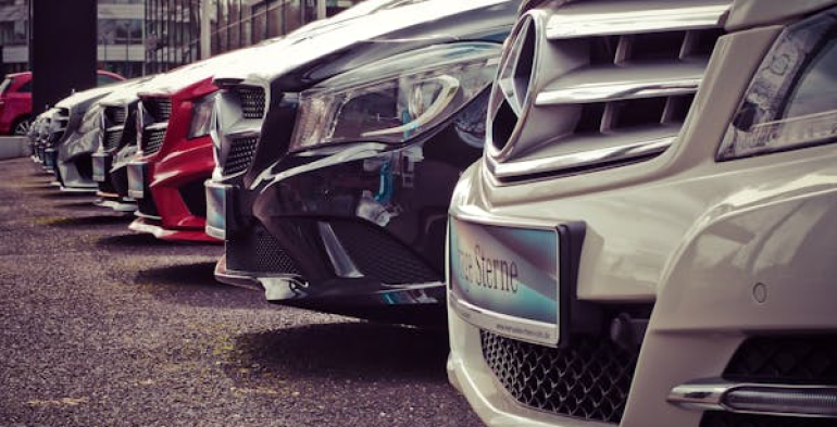 Auto benzina e diesel costi più bassi nel 2025
