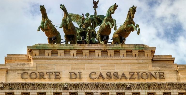 Critica sindacale: per la Cassazione è legittima anche se basata su fatti desunti razionalmente