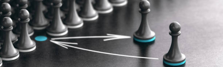 Sostituzione di lavoratore assente e assegnazione a mansioni superiori