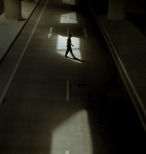 Condanna penale per stalking in contesto extralavorativo: legittima la giusta causa