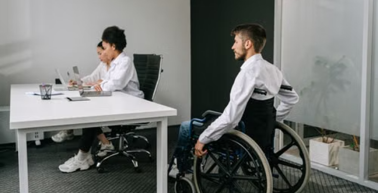 Disabilità e comporto: prima del licenziamento serve una valutazione individuale