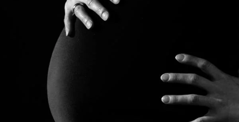 Scopre la gravidanza dopo il termine