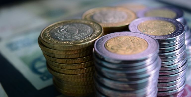 I compensi indebiti fanno uscire dal forfettario, anche se restituiti l’anno seguente