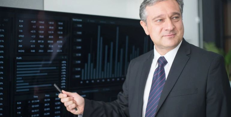 Orario di lavoro dirigenti: quando ci sono gli estremi per gli straordinari