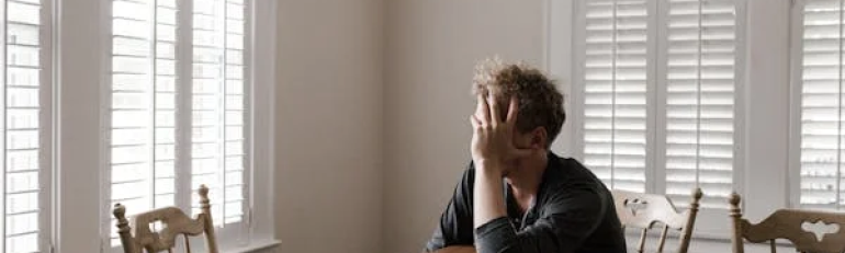 Bacio in bocca alla collega e licenziamento