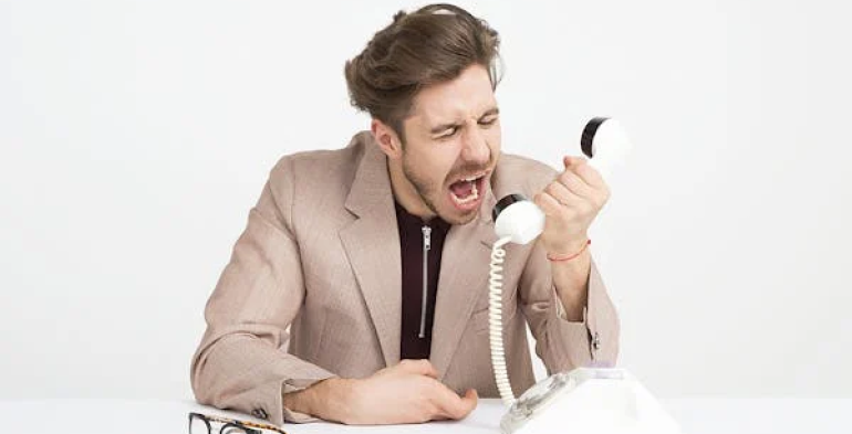 Lavoratore sanzionato per uno sfogo telefonico