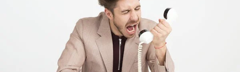 Lavoratore sanzionato per uno sfogo telefonico