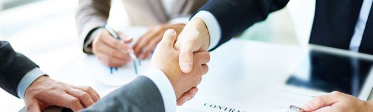 I compensi indebiti fanno uscire dal forfettario, anche se restituiti l’anno seguente